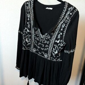 SUGAR Lips Women’s Black Tassel Top Fits M/L